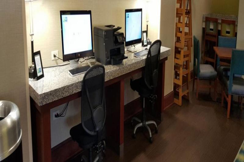 Holiday Inn Express & Suites Wilmington-University Center By Ihg Exteriör bild